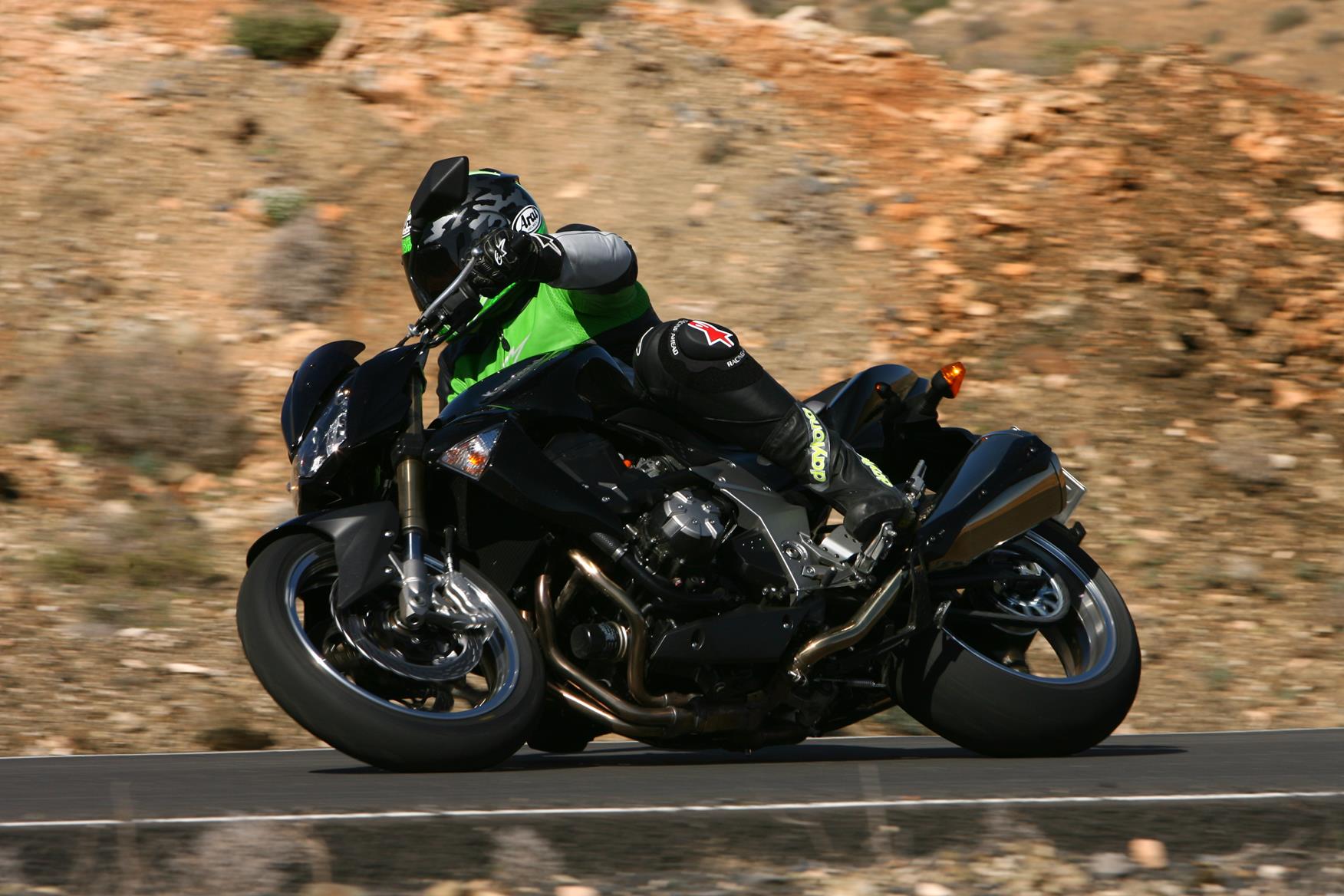 KAWASAKI Z1000 2007 2009 Review Speed Specs Prices MCN