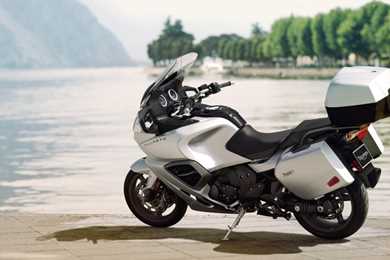 TRIUMPH TROPHY 1200 SE (2012-on)