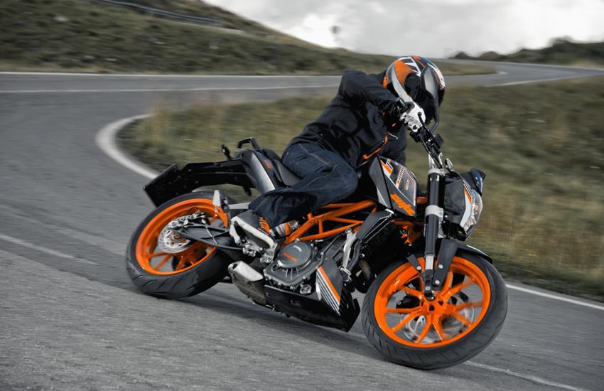 KTM 390 DUKE (2013-2016) Review | Speed, Specs & Prices | MCN