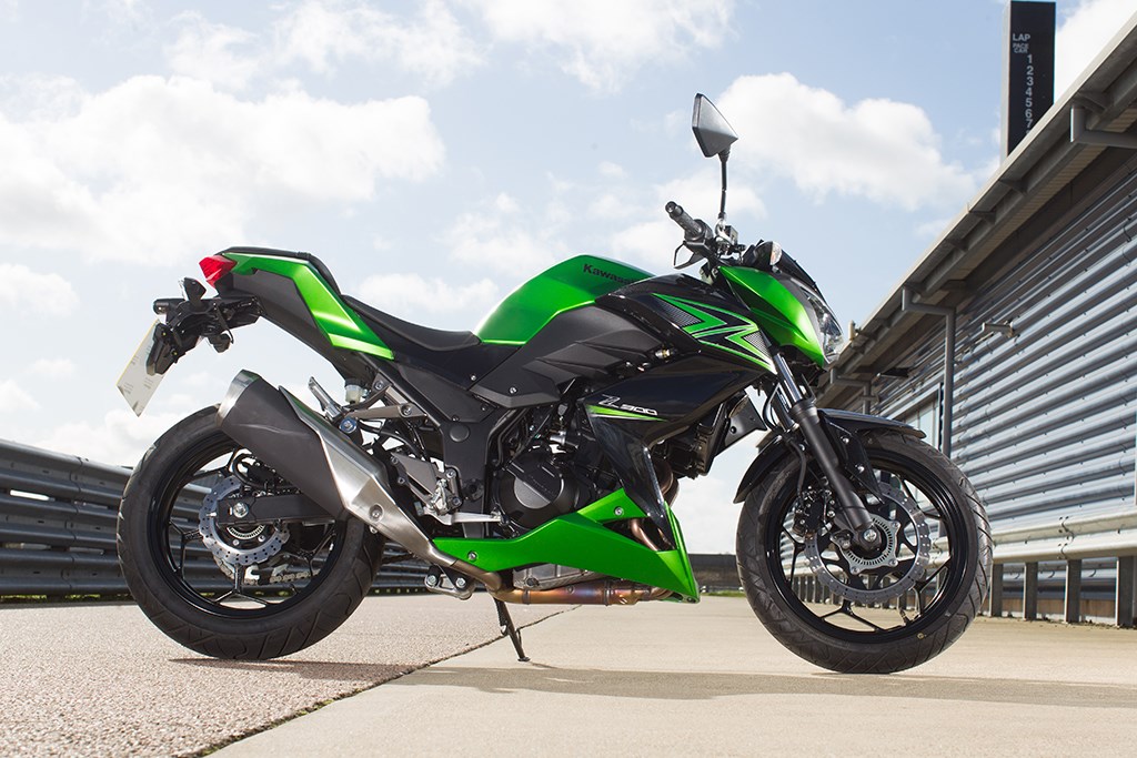KAWASAKI Z300 (2015-on) Review | Speed, Specs & Prices MCN