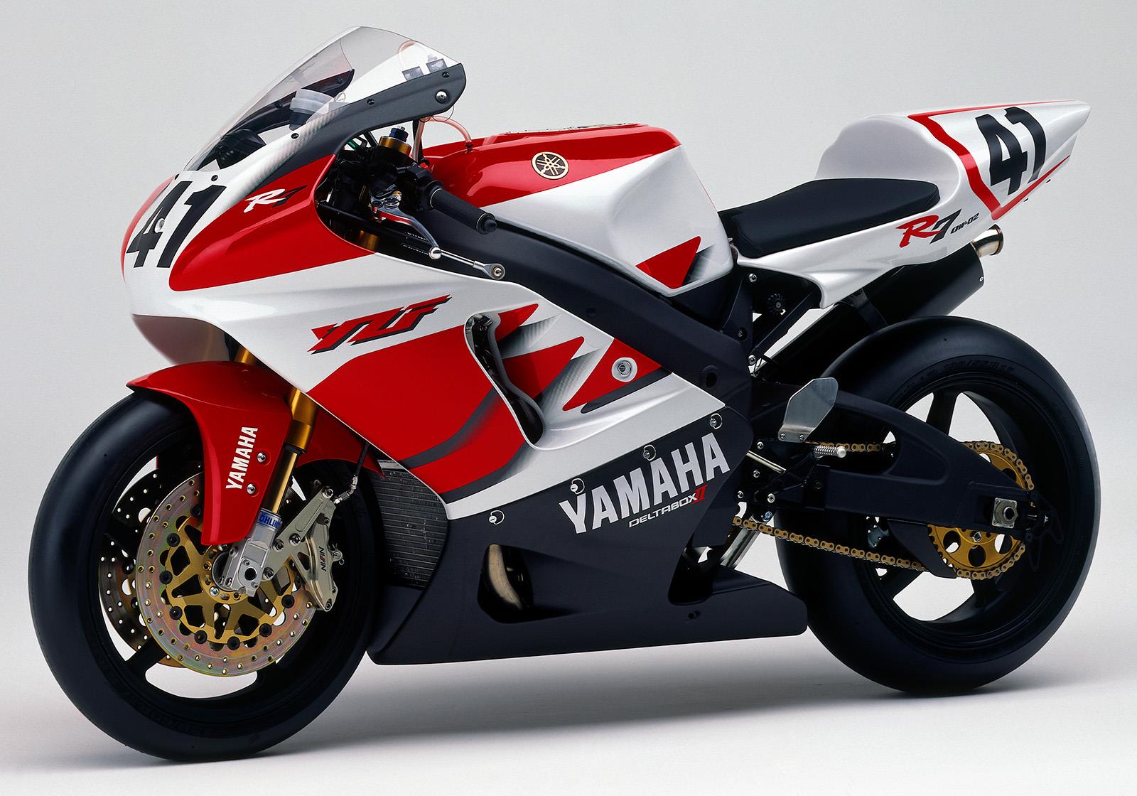 Classic or crusher? Yamaha YZF-R7 OW02