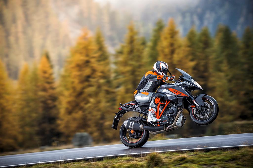 super duke gt vs s1000xr