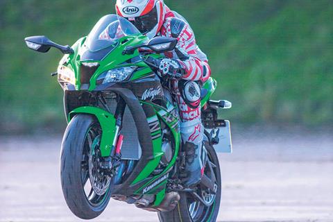 Video: 2016 Kawasaki ZX-10R top speed run