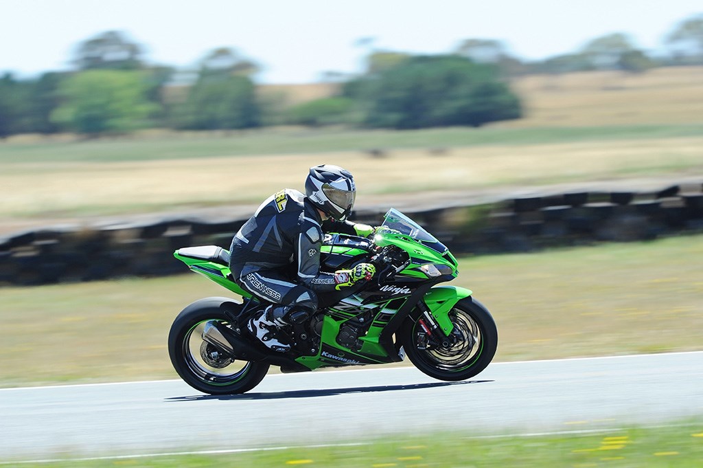 Kawasaki Zx 10r 2016 On Review Speed Specs Prices Mcn