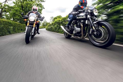 Triumph Thruxton R v Norton Dominator SS