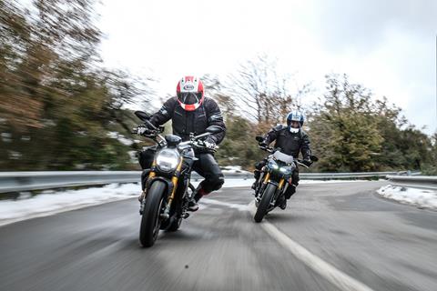 Video: Ducati Monster 1200S vs Triumph Speed Triple R