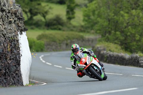 TT 2017: JG Speedfit Kawasaki wheel change practice