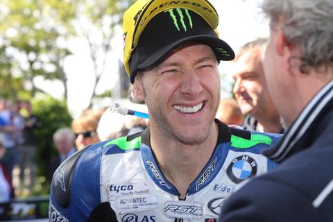 TT 2017: Hutchinson sustains broken leg in red flag incident