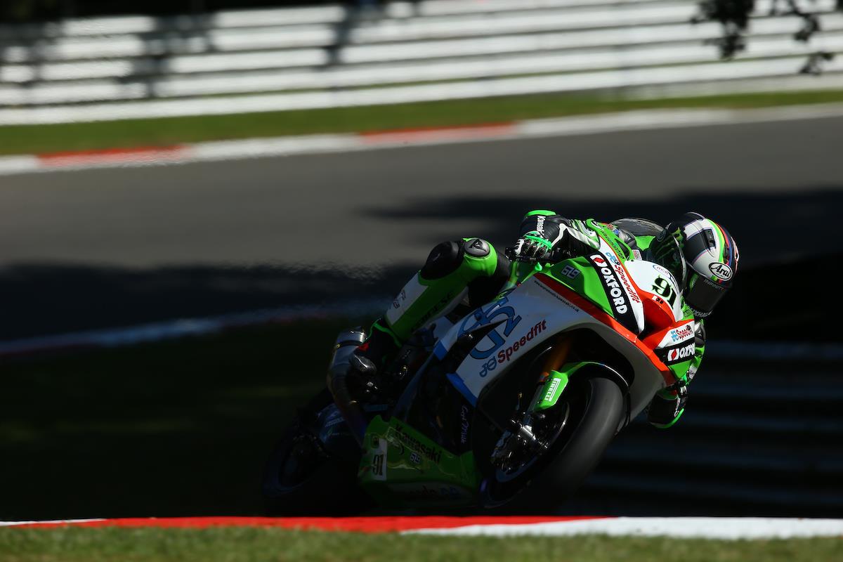 Kawasaki 1-2-3 in BSB Oulton Park Race One | MCNews