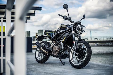 First ride of Husqvarna’s Vitpilen 401 and Svartpilen 401 incoming