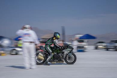 Video: Kawasaki Ninja H2 hits 209mph at Bonneville Speed Week