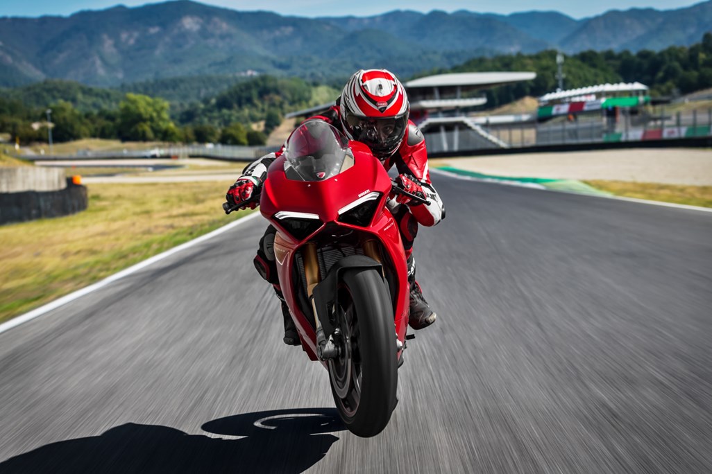 PANIGALEV4S wheelie