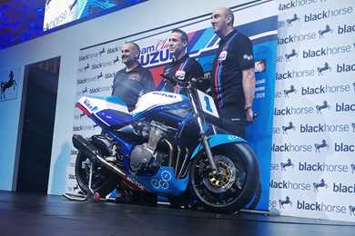 Team Classic Suzuki hands over Bandit race bike at Motorcycle Live