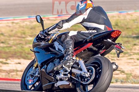 Triumph-Daytona-765-010.jpg