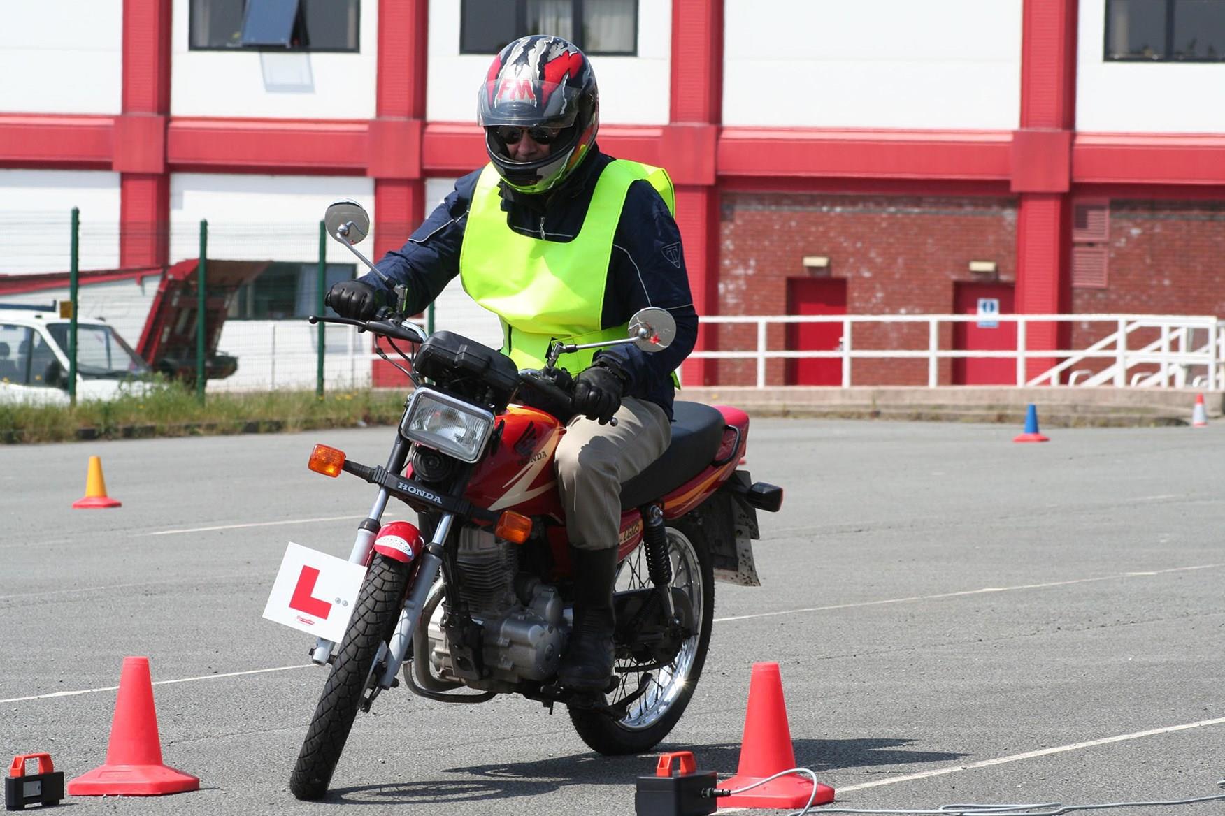 How To Pass Your Cbt And Ride A Motorbike On L-Plates | Mcn