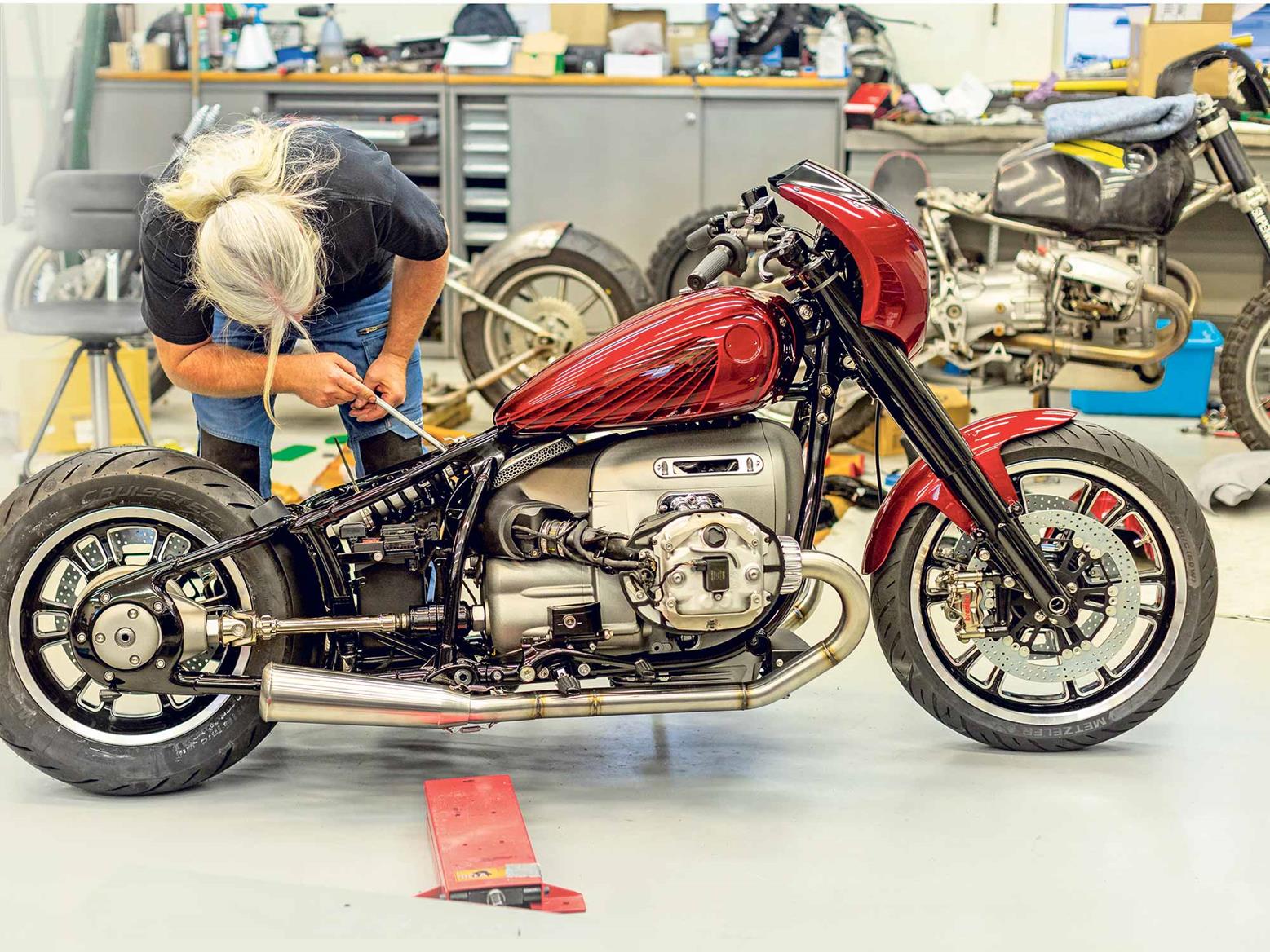 Bmw Wave Their Heritage Wand To Create R18 Classic First Edition Mcn