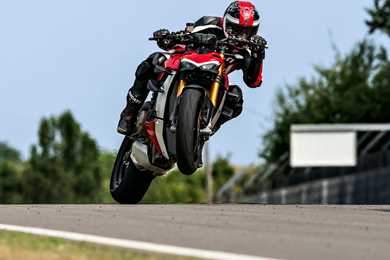 Ducati reveal bonkers 220hp Streetfighter V4 models