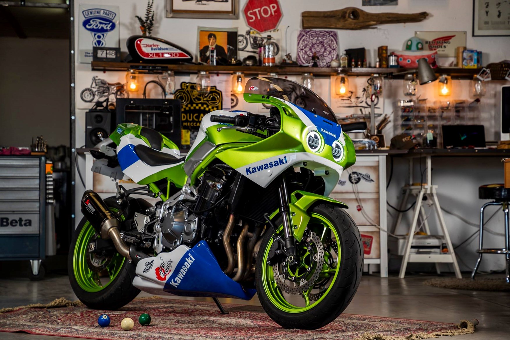 Custom kit turns Kawasaki Z900 into ZXR750 H1