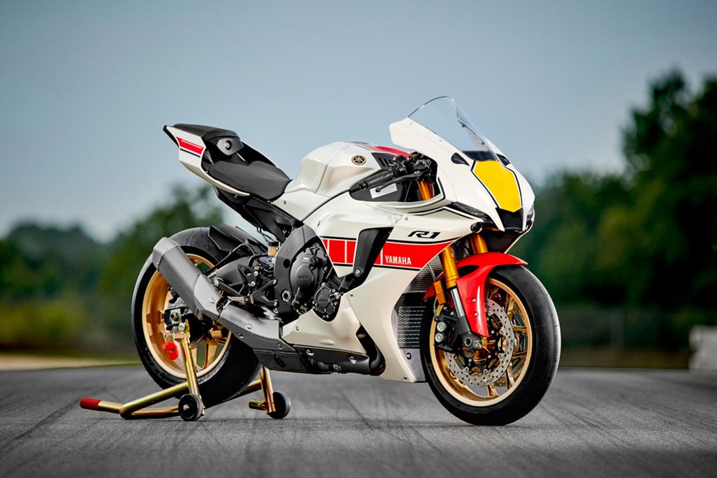 YAMAHA R1 (2020 - on) Review | MCN