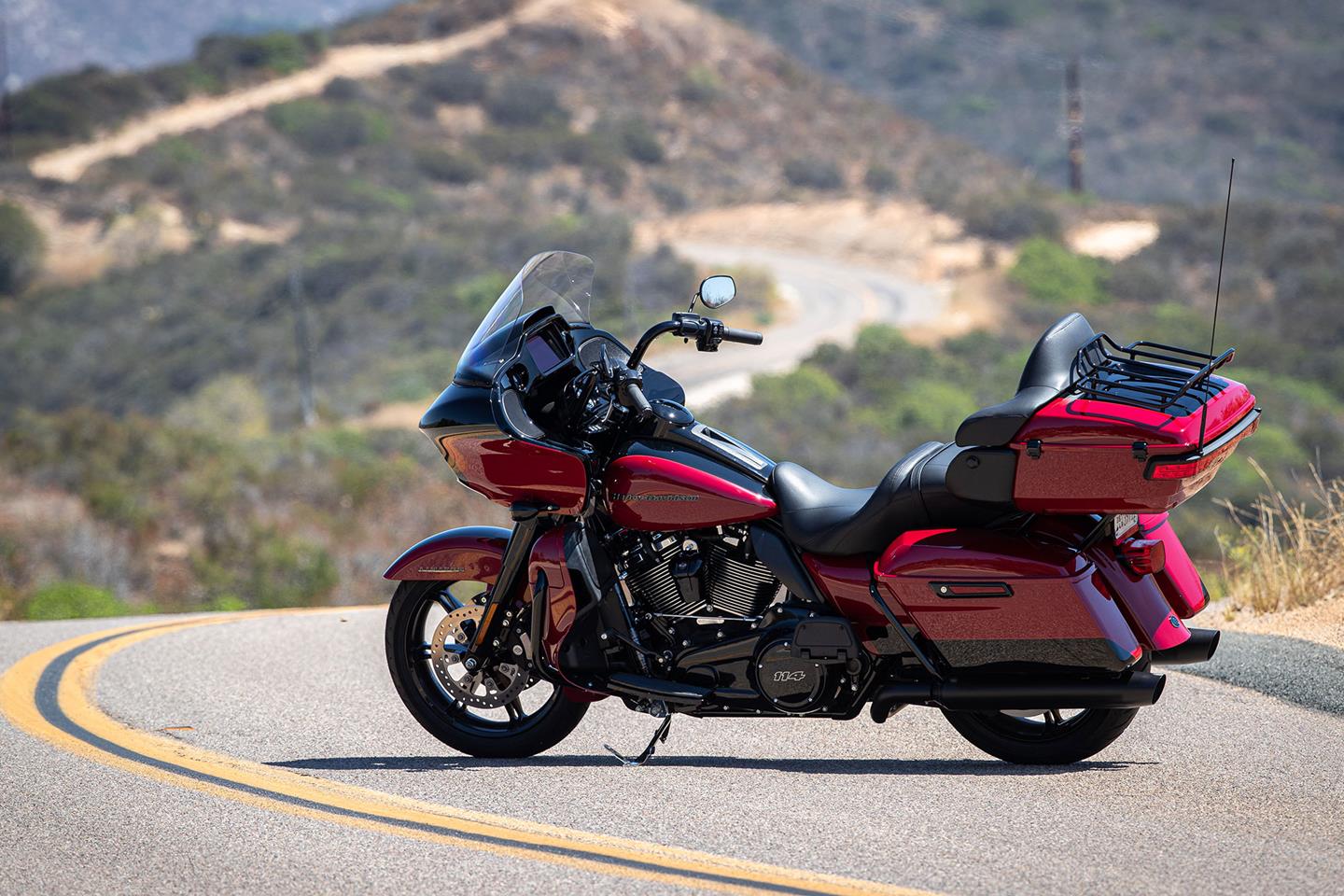 HARLEY-DAVIDSON ROAD GLIDE (2020 - on) Review | MCN