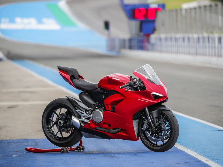 DUCATI PANIGALE V2 (2020 - on) Review | MCN