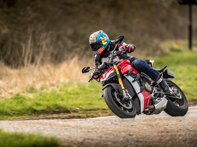 DUCATI STREETFIGHTER V4S (2020 - on) Review | MCN