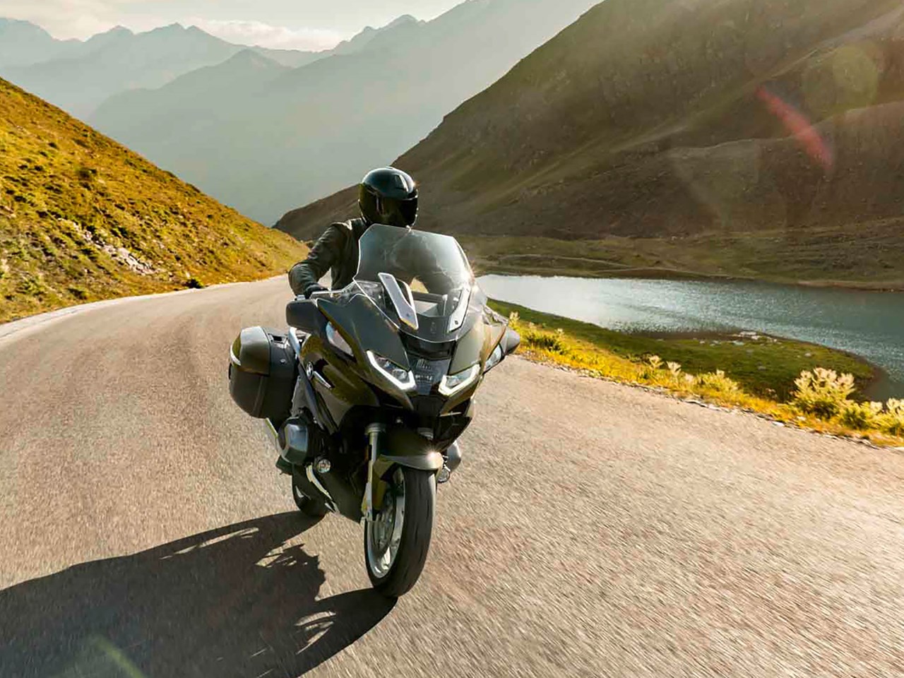 Breaking: BMW reveal R1250RT with radar cruise control | MCN