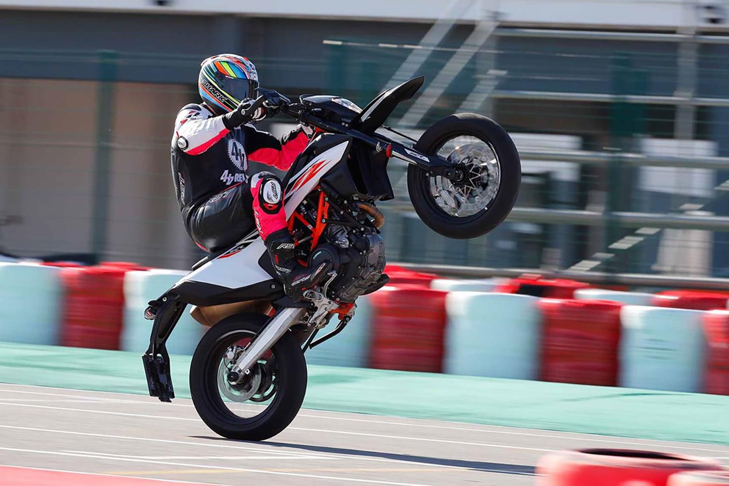 Husqvarna 450 Supermoto Wheelie