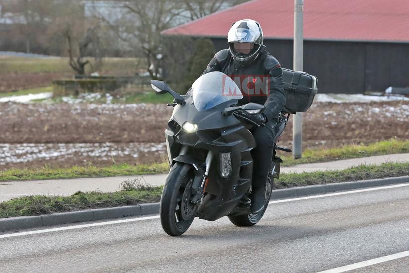 https://mcn-images.bauersecure.com/PageFiles/688378/822x548/Kawasaki-H2-SX-spy-1.jpg https://mcn-images.bauersecure.com/PageFiles/688378/822x548/Kawasaki-H2-SX-spy-1.jpg