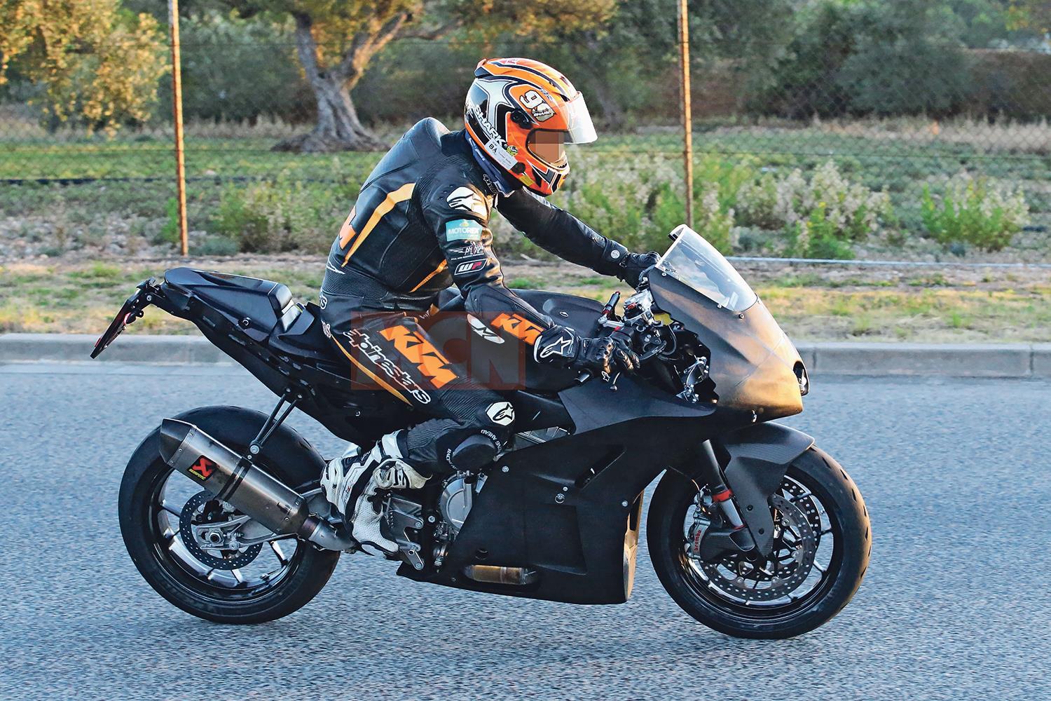 Ktm Sportsbike Is Ready To Roll Road Going 990 Parallel Twin Race Rep Caught On Camera Mcn