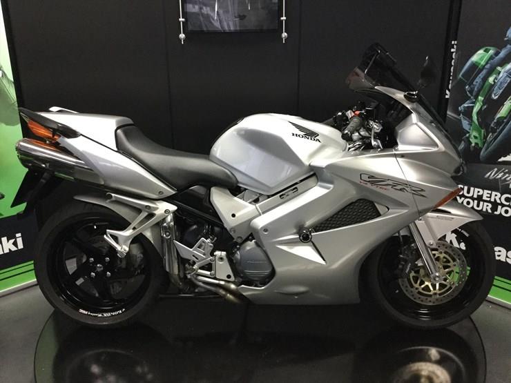 Honda VFR800 V-Tec