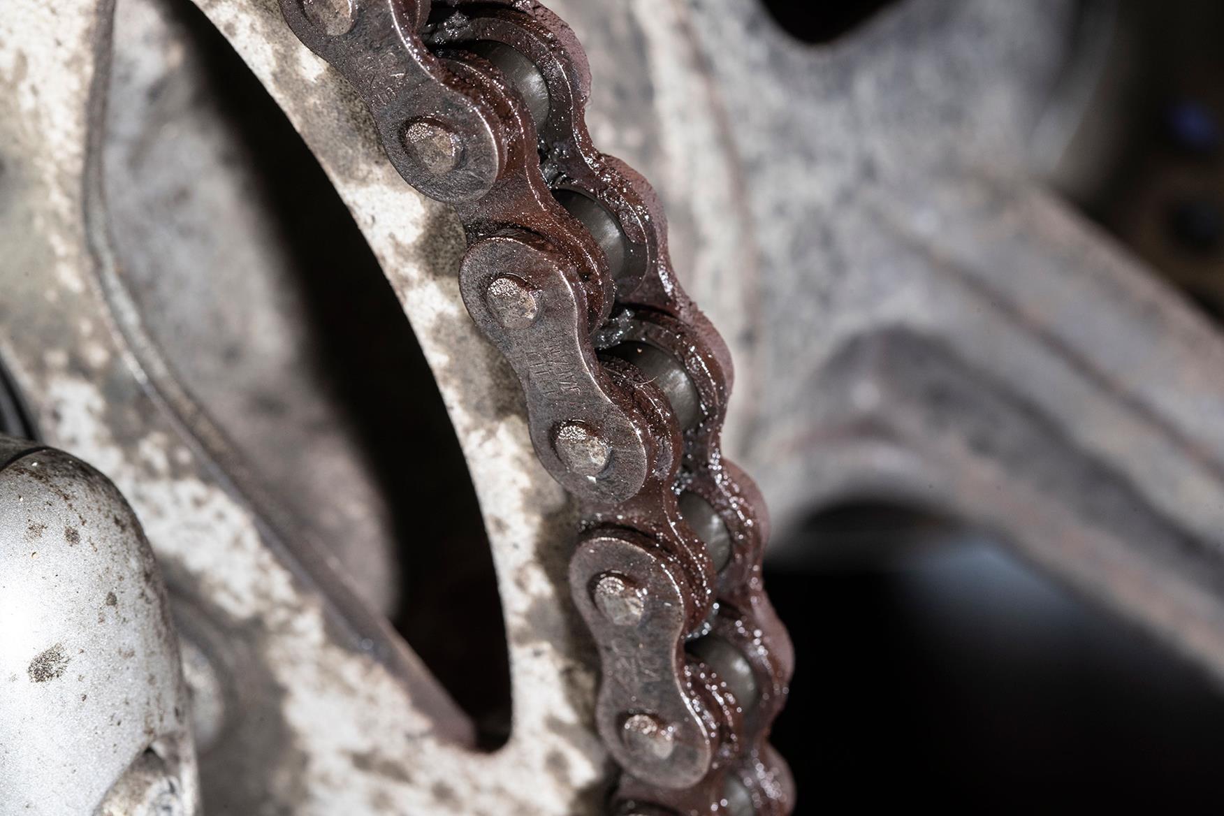 The chain struggled with the salt The chain struggled with the salt