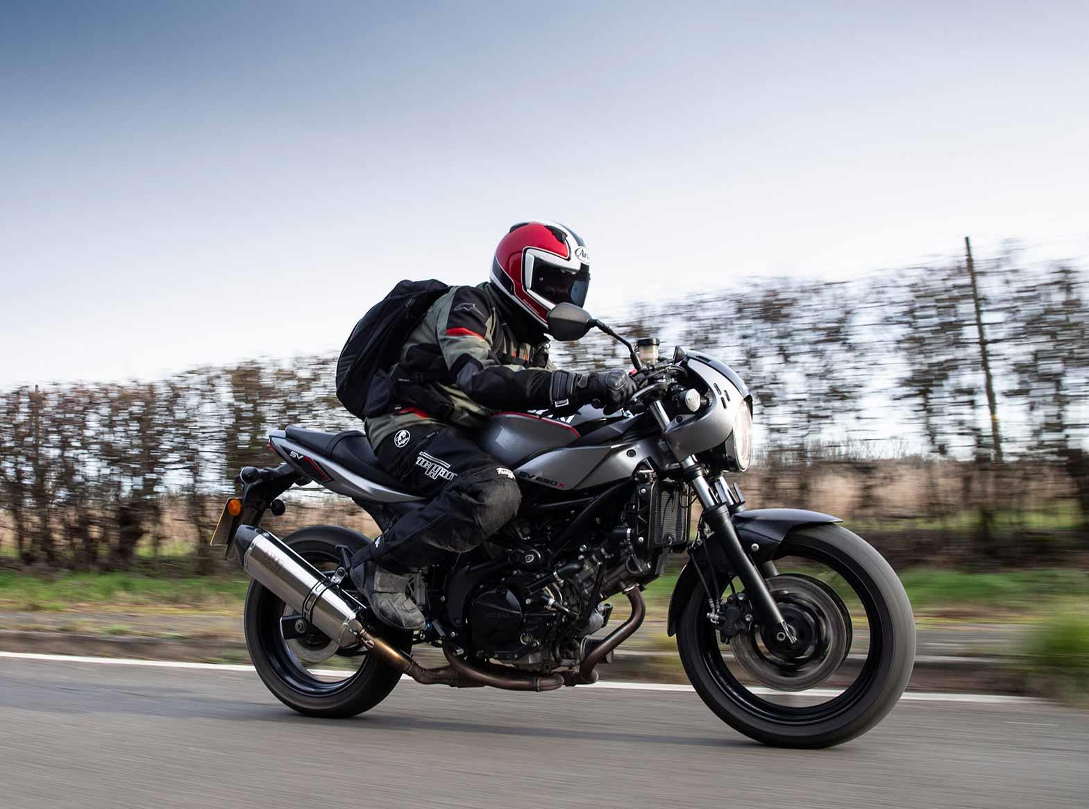 Riding on the Suzuki SV650X Riding on the Suzuki SV650X