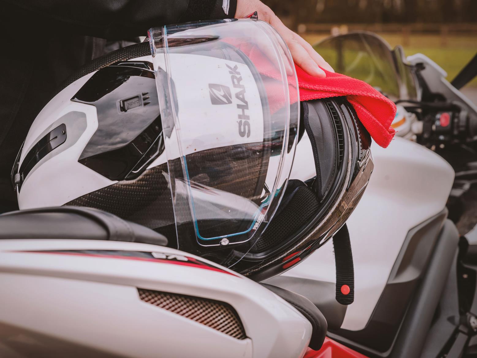 Chin guard cleaning Chin guard cleaning