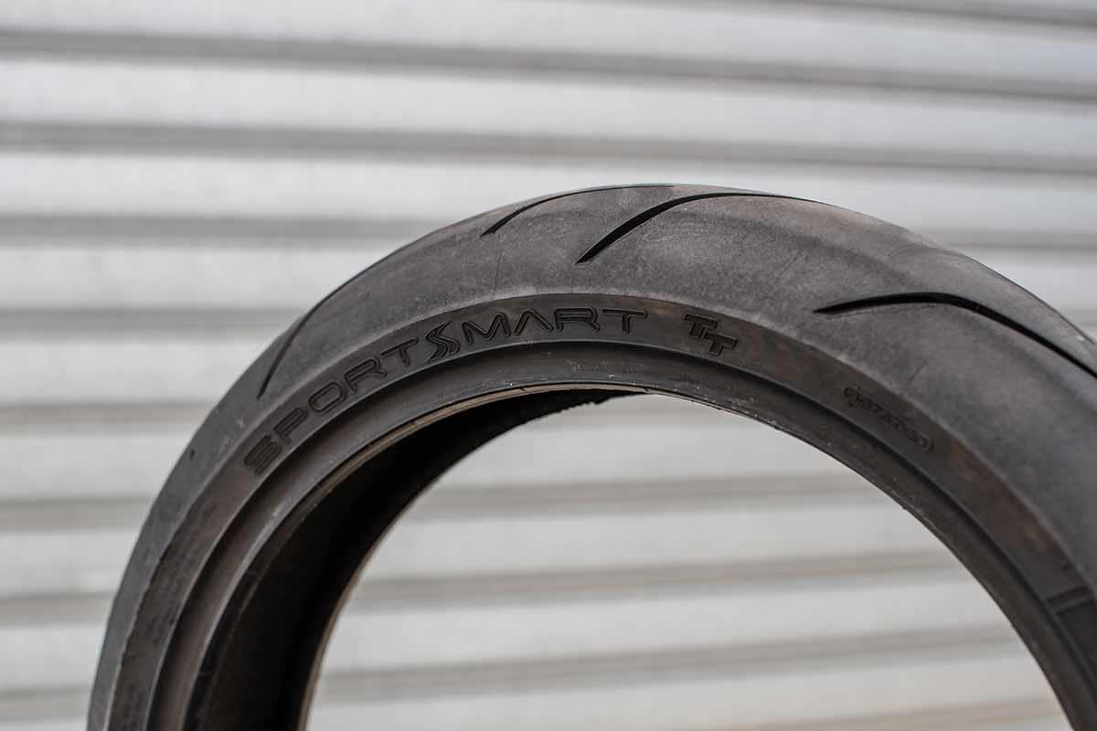 The fast road/track tyre: Dunlop Sportsmart TT The fast road/track tyre: Dunlop Sportsmart TT