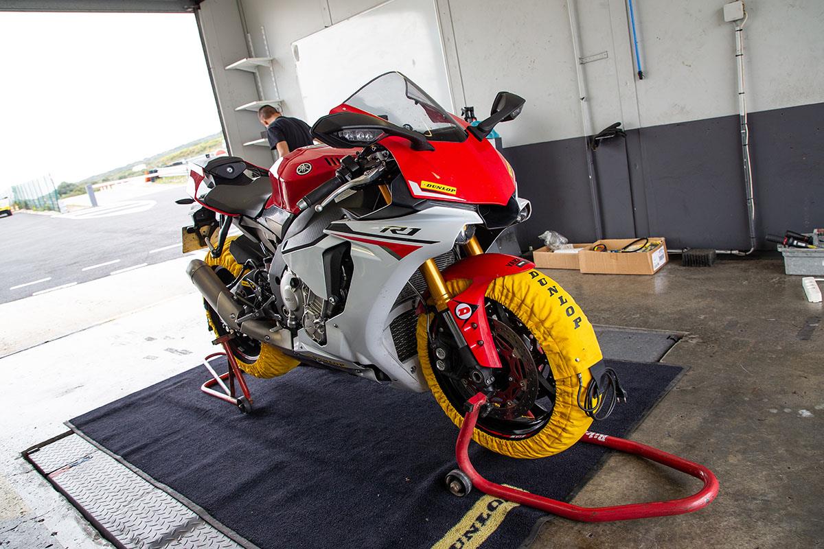 The Yamaha R1 The Yamaha R1