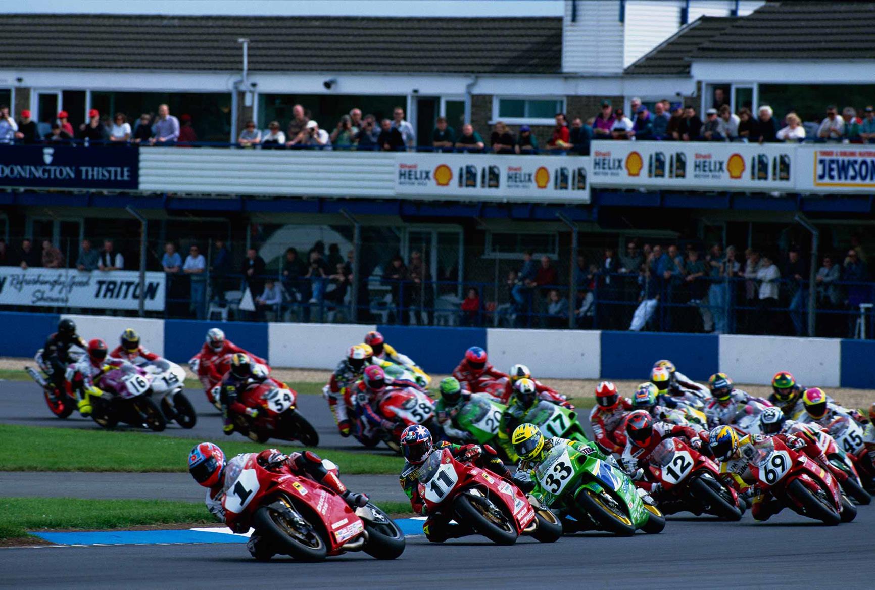 World Superbikes at Donington Park in 1995 World Superbikes at Donington Park in 1995
