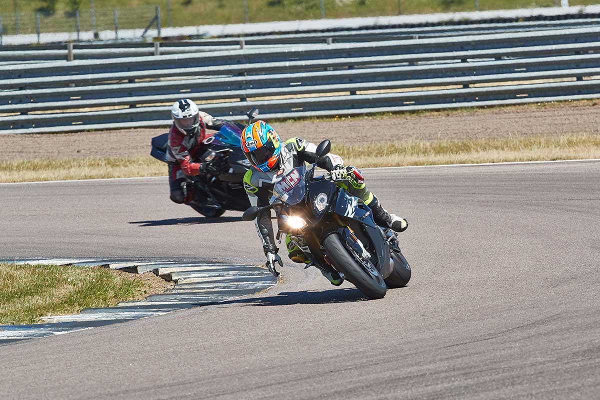 Michael Neeves demonstrates off-throttle cornering Michael Neeves demonstrates off-throttle cornering