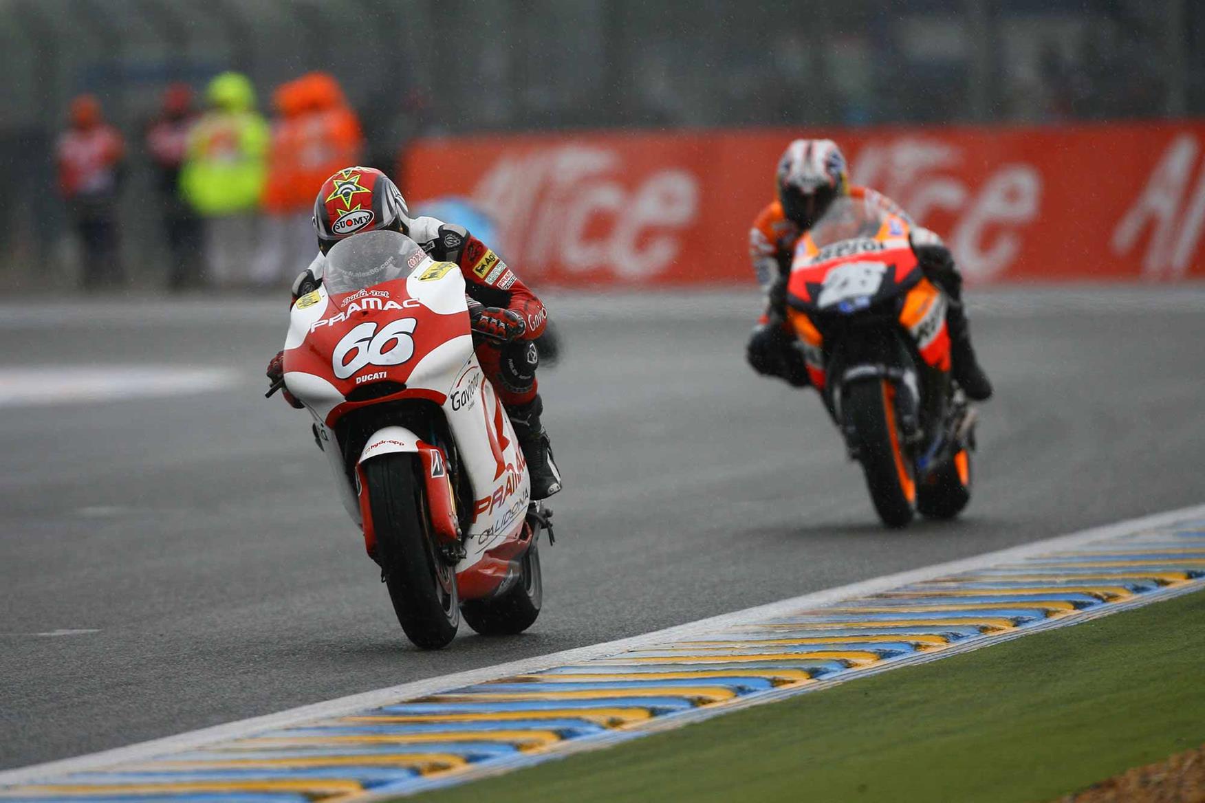 Hofmann leads Pedrosa at Le Mans in 2007 Hofmann leads Pedrosa at Le Mans in 2007