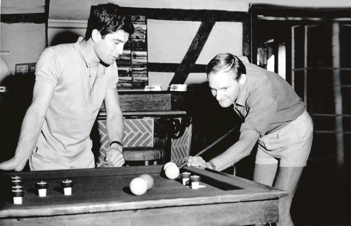 Mike Hailwood teaching Ago the finer points of bar billiards in 1965 Mike Hailwood teaching Ago the finer points of bar billiards in 1965