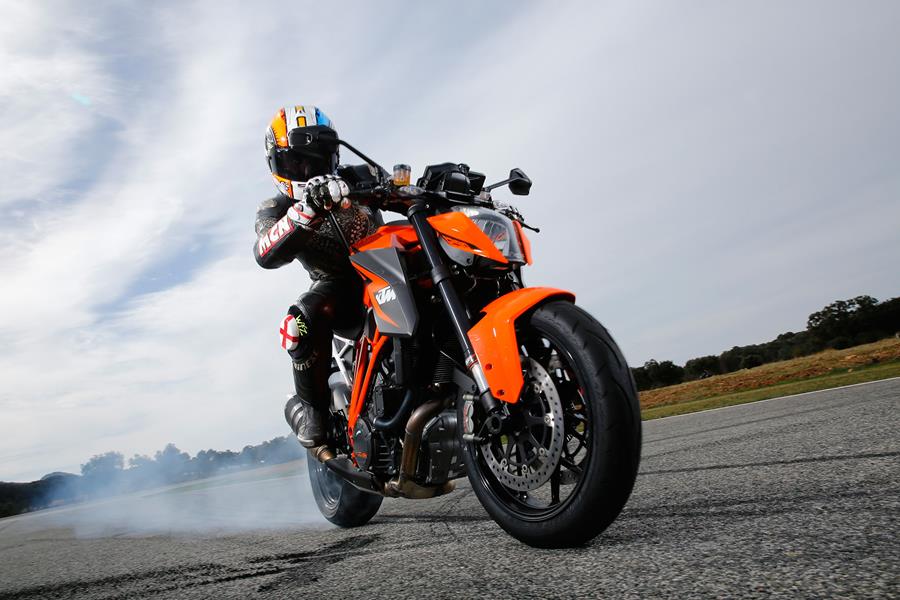 KTM 1290 Super Duke R burnout