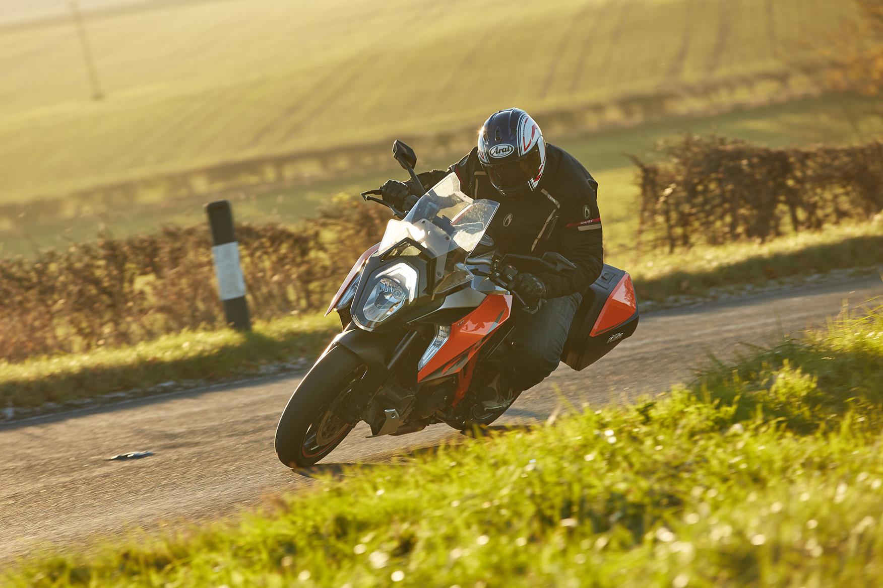 KTM 1290 Super Duke GT KTM 1290 Super Duke GT