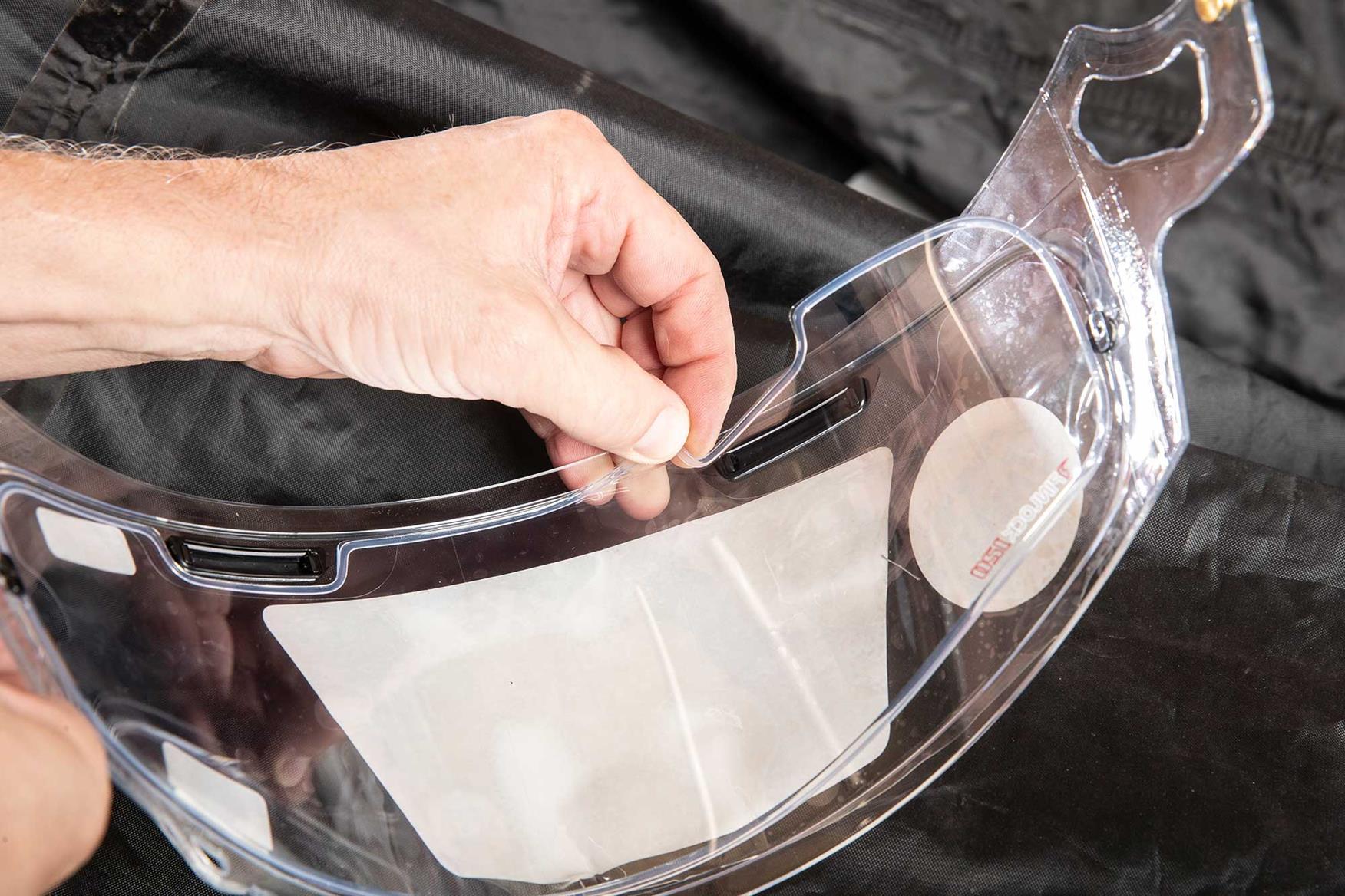 Fit fog insert into your visor Fit fog insert into your visor