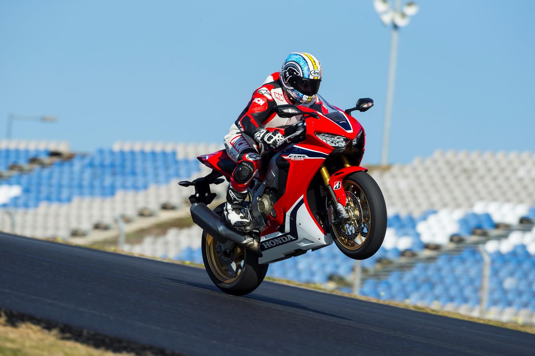 2017 Honda CBR1000RR SP wheelie 2017 Honda CBR1000RR SP wheelie