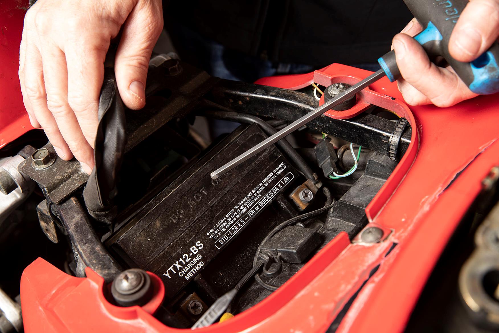 Get access to your battery Get access to your battery