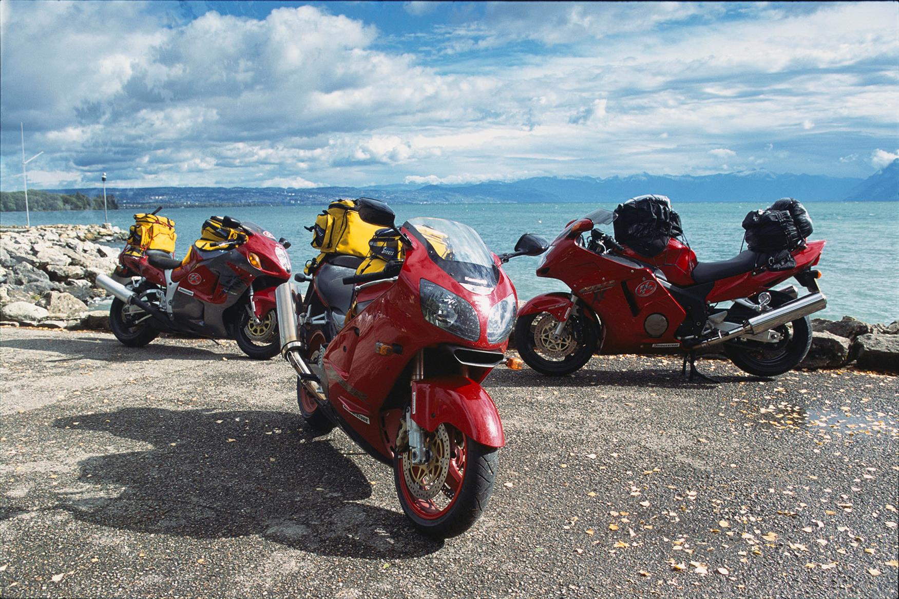Rivals include the Kawasaki ZX-12R and the Honda Super Blackbird Rivals include the Kawasaki ZX-12R and the Honda Super Blackbird