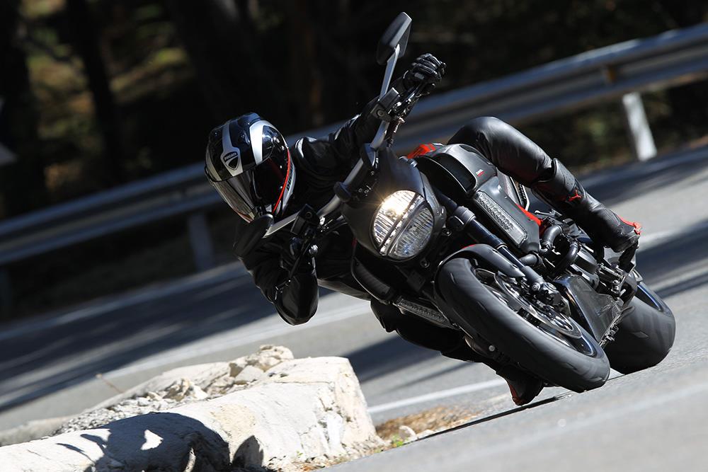 The Ducati Diavel cornering The Ducati Diavel cornering