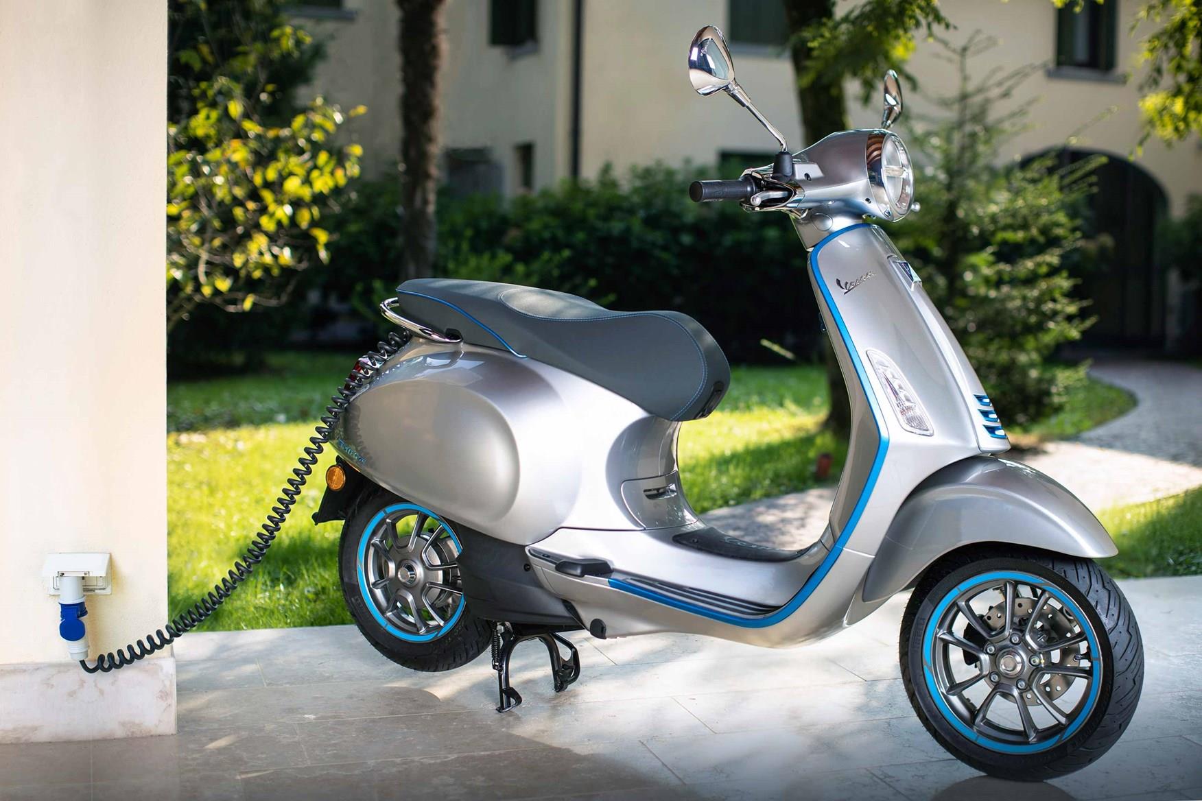 Charging the Vespa Elettrica Charging the Vespa Elettrica