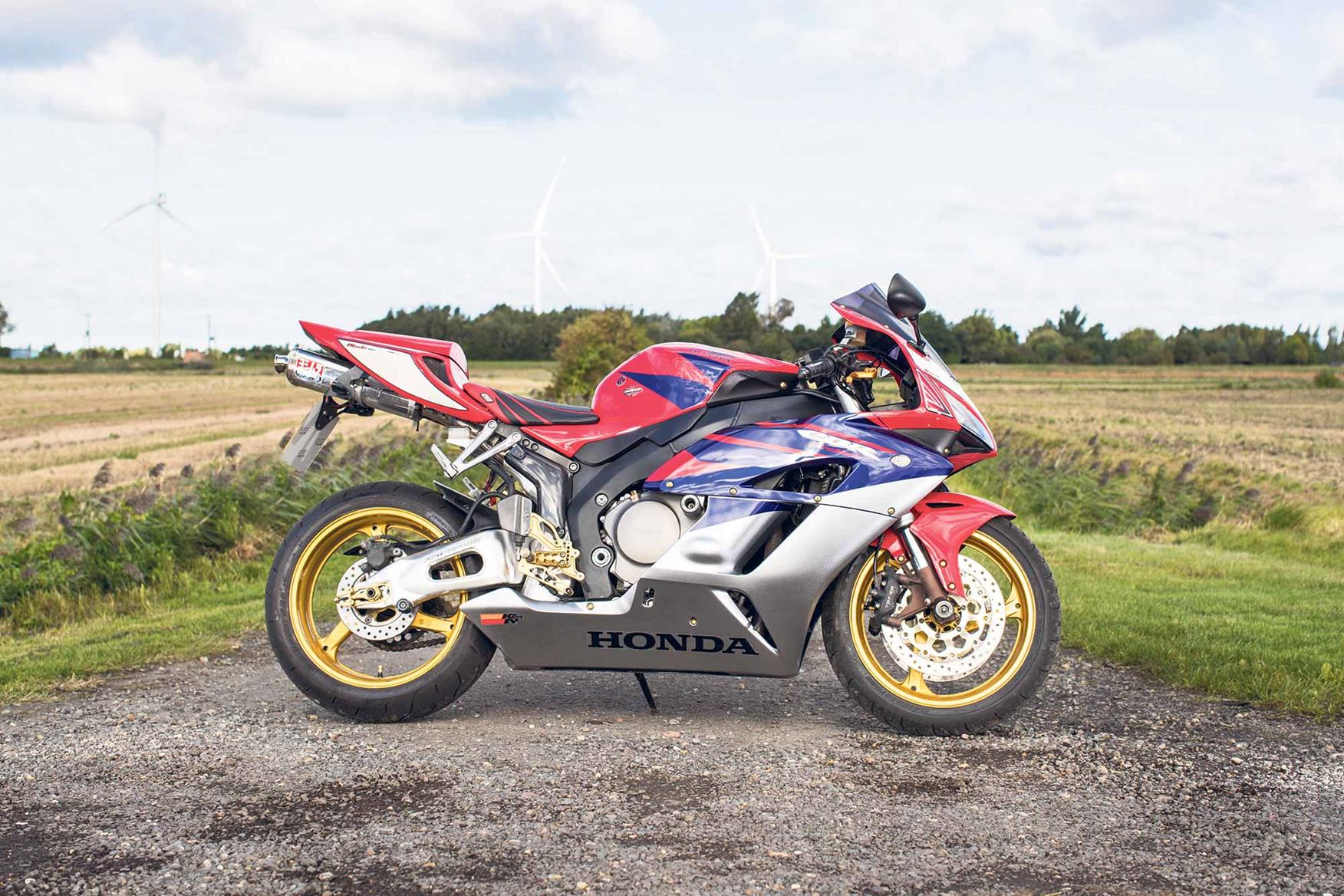 The 2004 Honda CBR1000RR Fireblade The 2004 Honda CBR1000RR Fireblade