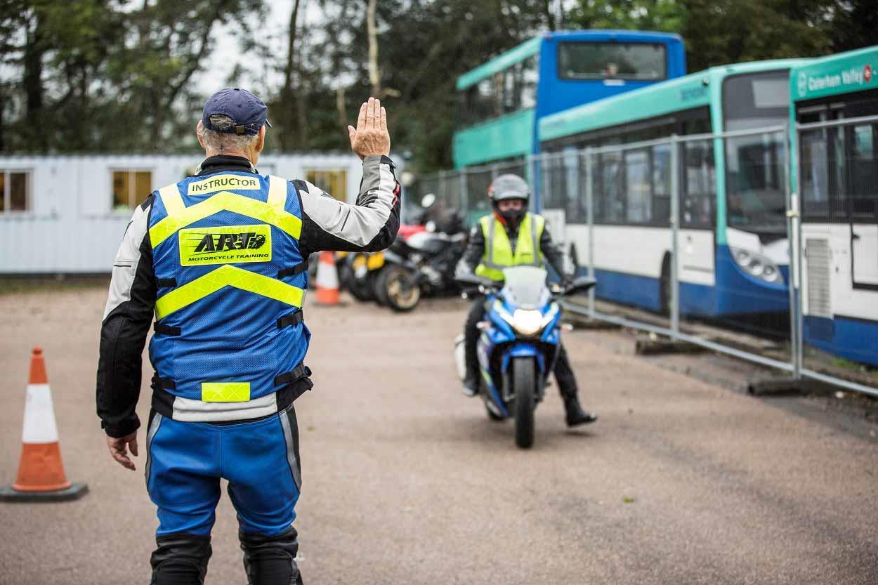 Cover the rear brake when coming to a stop Cover the rear brake when coming to a stop